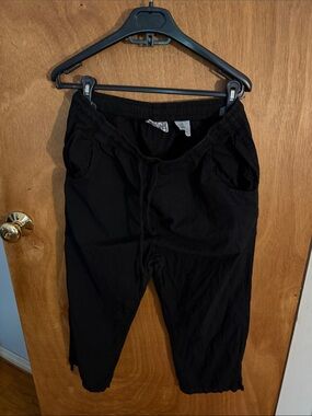 Women’s Black Cropped Elastic-Waist Jeans